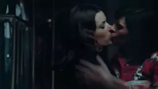 Sovraeccitata Incantatrice si donne anziane troie tolse davanti alla telecamera mutandine
