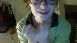 Ragazza nuda afferrò le dita figa vecchie troie lesbo prima di andare a letto