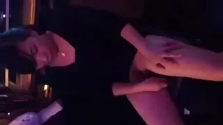 Gli uomini dovrebbero scopare una film porno con anziani donna da due lati