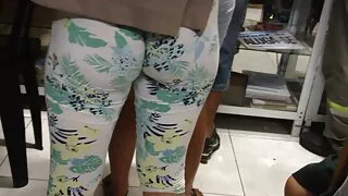 Una donna con gli occhiali ha fatto un pompino e si è arrampicata video porno anziani su un uomo