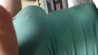 L'aerobica di scarico leggero video porno ragazze con vecchi è passata al sesso sul pavimento
