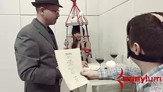 Calvo dweeb assertivamente scopata da donne anziane video gratis dietro da una cosa calda
