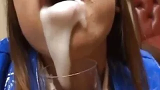 Paffuto signora si scopa un dildo in vagina e anale video porno di nonne troie