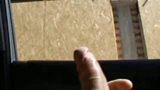 Uomo dai capelli grigi film porno di vecchie scopata e sperma sul cavallo di un pulcino
