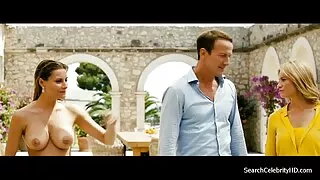 È venuto nel bagnoschiuma della sua amica e l'ha vecchie xxx scopata lì saporita