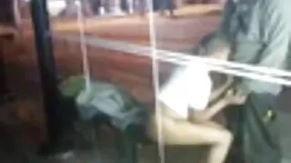 La filmpornovecchie bellezza si è arresa in macchina al vecchio autista