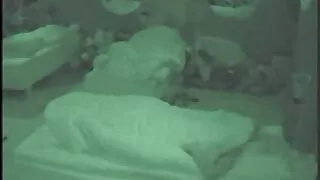La piccola ragazza video vecchie troie italiane viene piantata in pieno