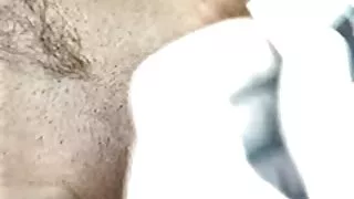 Cagna dai film porno con donne vecchie capelli lunghi ingoia il cazzo di un ragazzo