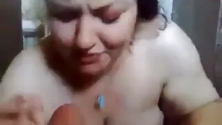 Ragazza carina si siede video nonne grasse sul cazzo e inizia a gemere su di esso
