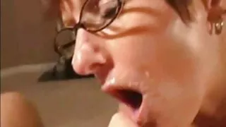 Per un paio di compiti a casa, lei gli ha dato un cazzo in mutande film porno vecchie porche